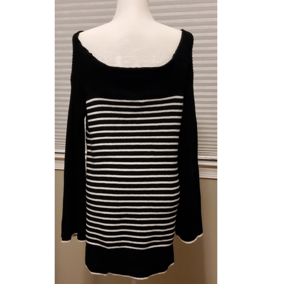 ENTRO STRIPED OVER THE SHOULDER SWEATER - Picture 9 of 12